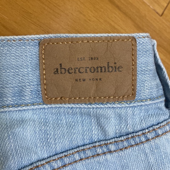 Kids size 14, fits like XS women Abercrombie Jean Tipped Shorts - Picture 4 of 4
